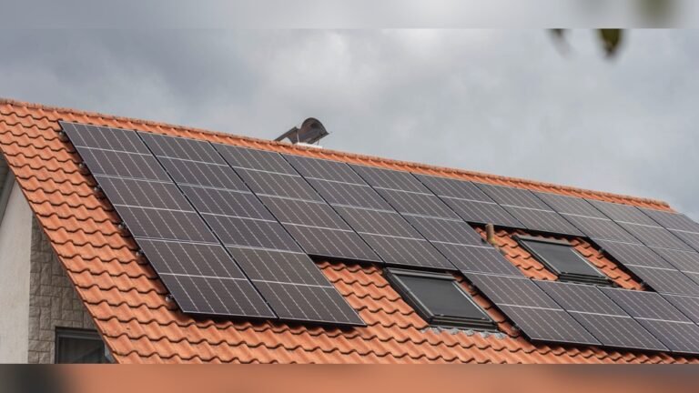 do solar panels need direct sunlight to work.jpg