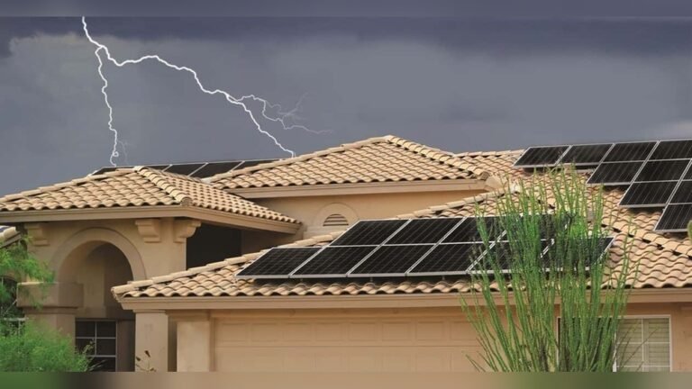 do solar panels work in the rain.jpg