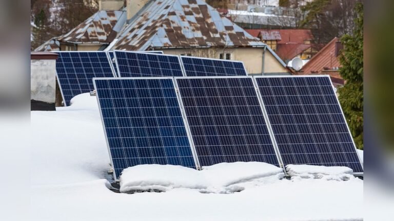how do you keep snow off solar panels.jpg